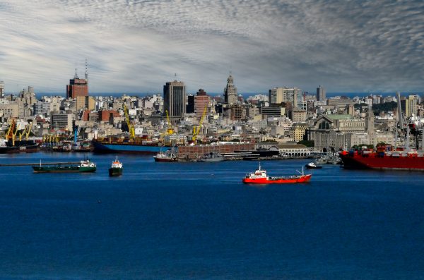commercial-port-montevideo-rio-de-la-plata.jpg