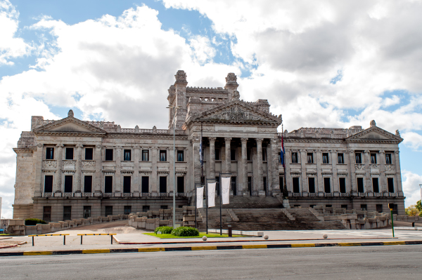 palacio-legislativo-del-uruguay-city-montevideo.jpg