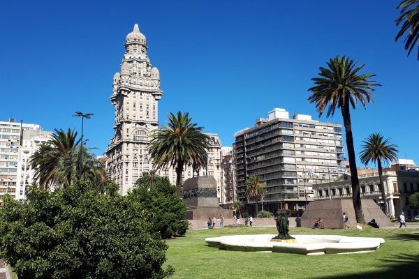 salvo-palace-independence-square-montevideo-uruguay.jpg